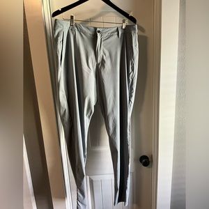 Lululemon 5 pocket men’s stretch pant.  Grey in color.  Size 36x32.